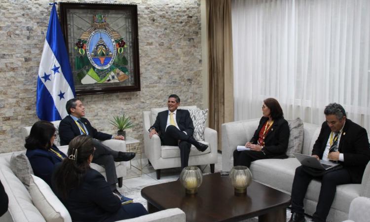 UNAH y CSJ coordinan acciones para fortalecer formación jurídica y capacidades institucionales