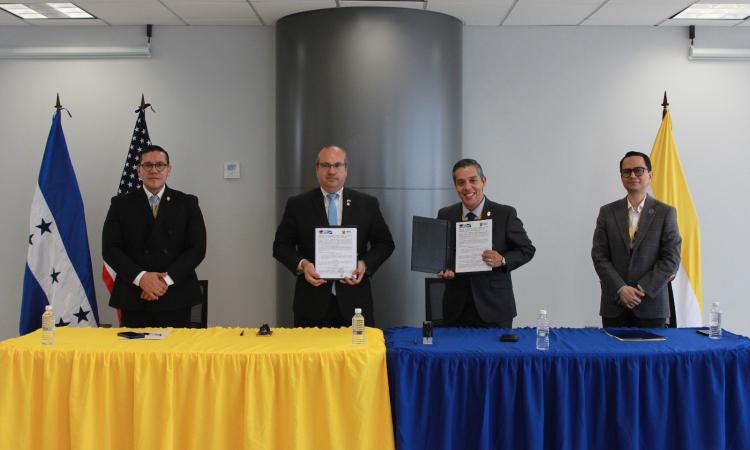 UNAH firma alianza estratégica con cámara hondureño-americana para expandir su presencia en Estados Unidos