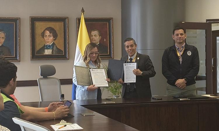 Ya es un hecho: UNAH El Paraíso tendrá Plaza de Banderas y estacionamiento adoquinado