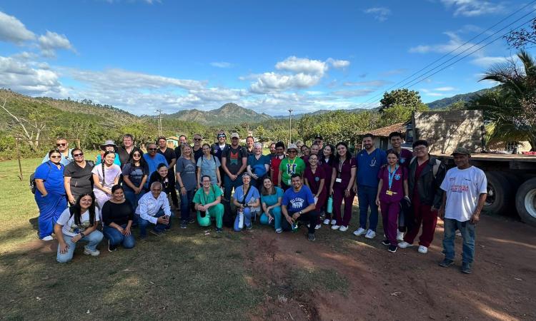Voluntarios de la Carrera de Medicina transforman vidas en comunidades vulnerables