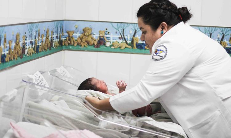 Estudiantes de Ciencias Médicas de la UNAH sostienen el sistema sanitario y generan un ahorro de hasta 70 % al Estado