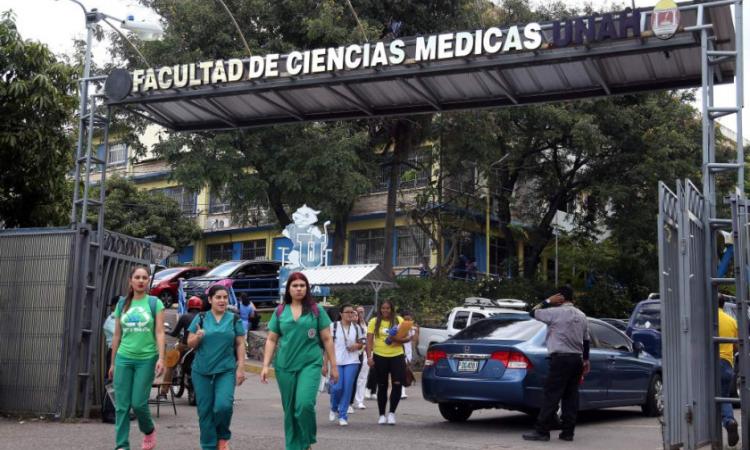 Facultad de Ciencias Médicas amplía cupos en todas sus carreras