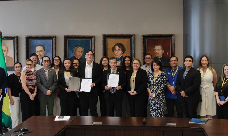 UNAH y Universidade Federal do Ceará suscriben histórico convenio en formación de posgrado en Odontología 