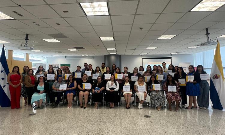 Concluye Diplomado en Violencia Simbólica con graduación de 34 mujeres y miembros de colectivos LGTBIQ+