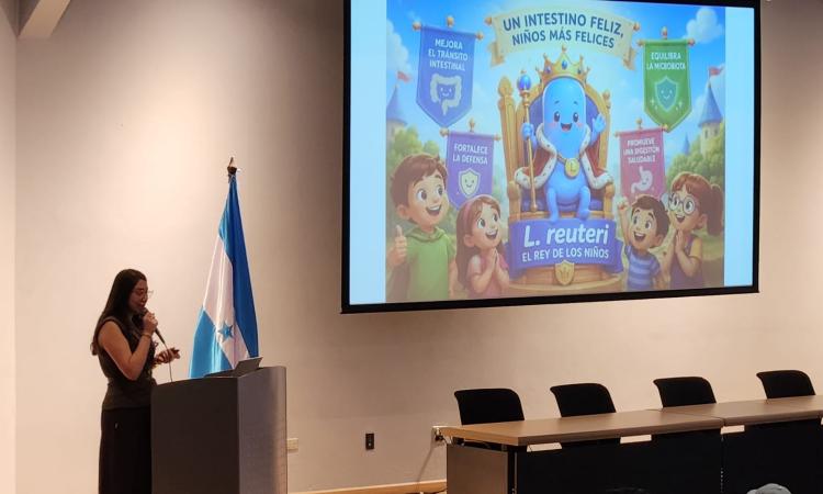 Facultad de Ciencias Químicas y Farmacia fortalece formación médica con conversatorio sobre salud digestiva infantil