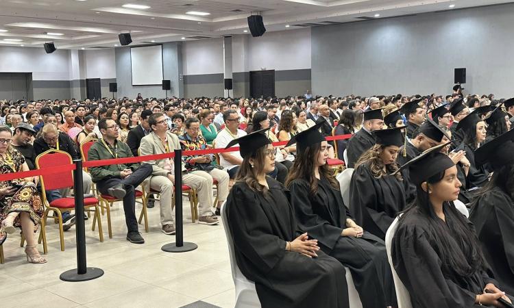 UNAH Campus Cortés entrega 553 nuevos profesionales al país