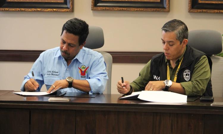 UNAH firma convenio con municipalidad de Santa María del Real para fortalecer educación y desarrollo local