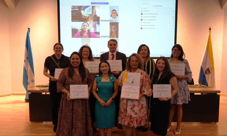 Docentes se capacitan en inteligencia artificial y revistas científicas de alto impacto