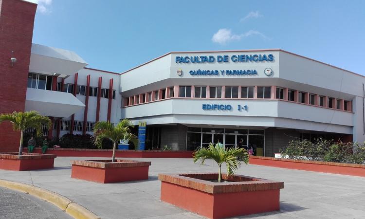 Facultad de Ciencias Químicas y Farmacia marca hito en la UNAH con la solicitud de seis patentes
