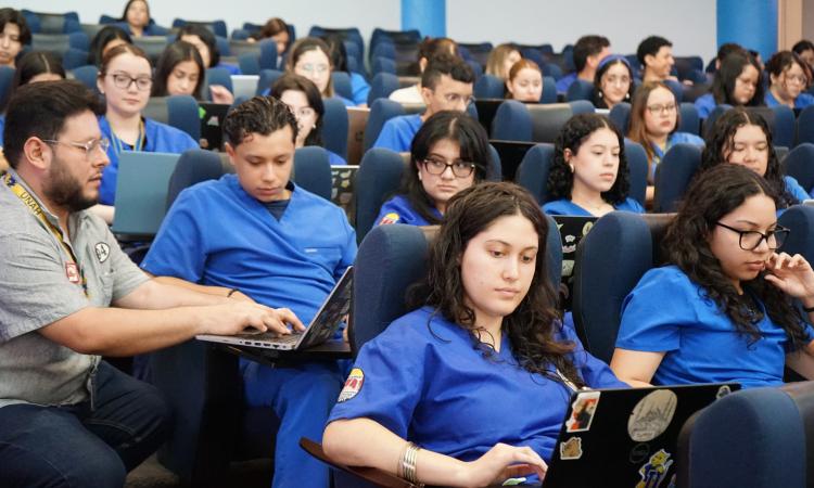 Estudiantes de Química y Farmacia se capacitan en ChemDraw para fortalecer sus investigaciones científicas
