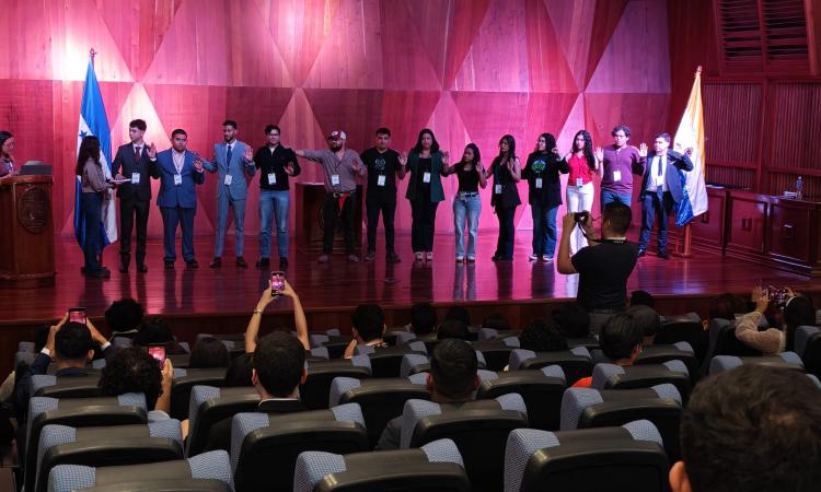 UNAH fortalece la representación estudiantil con juramentación del nuevo Comité Ejecutivo de la FEUH y concejales