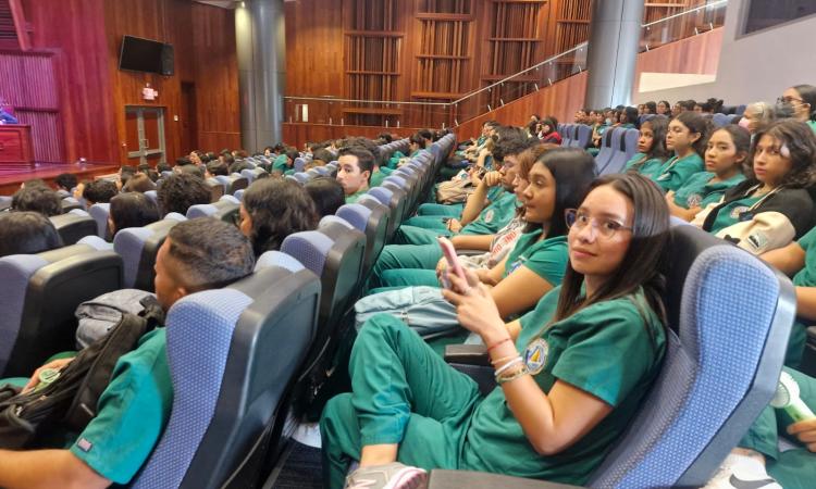 Carrera de Nutrición supera evaluación clave rumbo a acreditación internacional
