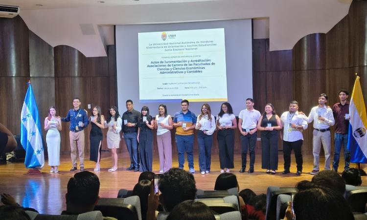 JEN juramenta asociaciones de carrera de Ciencias y Ciencias Económicas