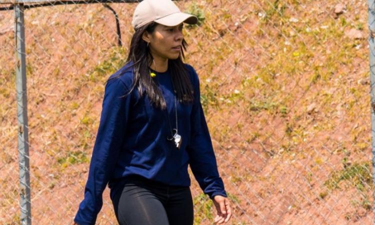 La Zurda de Oro, egresada de la UNAH, cumple su sueño de fundar academia de fútbol