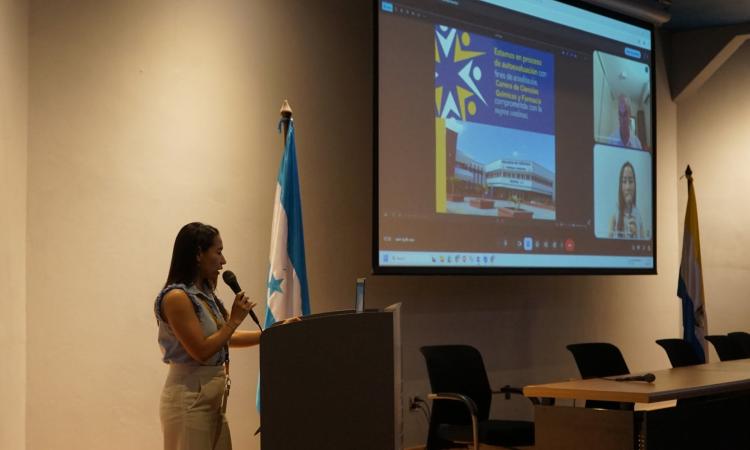 Carrera de Química y Farmacia busca su primera acreditación internacional