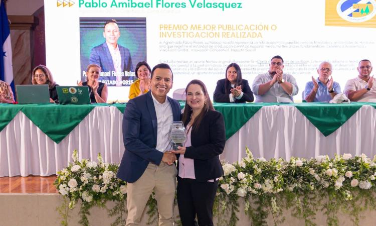 Investigador de la UNAH obtiene Premio Nacional a la Mejor Investigación del Sector Forestal 2026