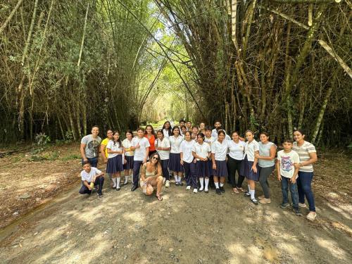 Educacion hidrica en la bahia de tela con dos CEB ubicados en las partes medias y altas de las microcuencas que abastecen de agua a la ciudad de Tela.