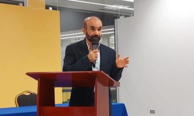 Catedrático hondureño hace historia: gana el mismo premio doctoral dos veces en España