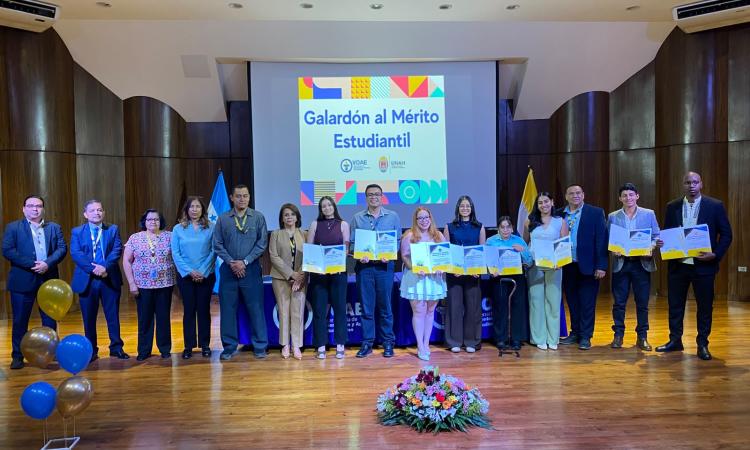 VOAE reconoce la excelencia y el mérito de 51 egresados