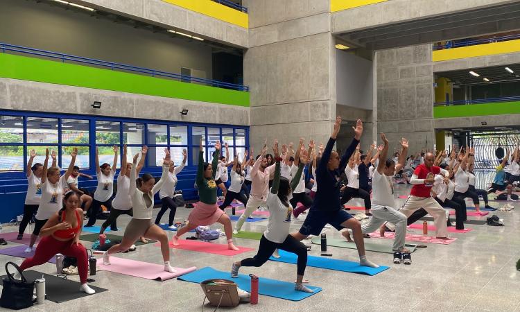 Comunidad universitaria conmemoró el Día Internacional del Yoga con una jornada de bienestar en la UNAH