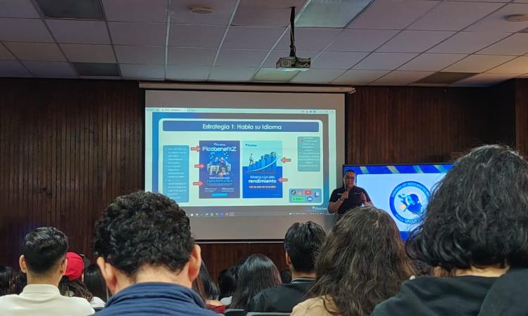 Estudiantes conocen sobre el sistema de bancos financieros en la segunda edición de Marketing Money 