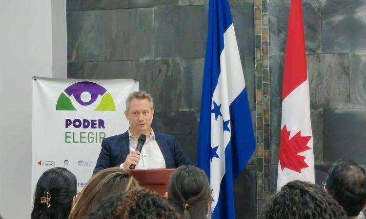 La UNAH y Oxfam inauguran Escuela de Liderazgo Juvenil para fortalecer la democracia y los derechos humanos