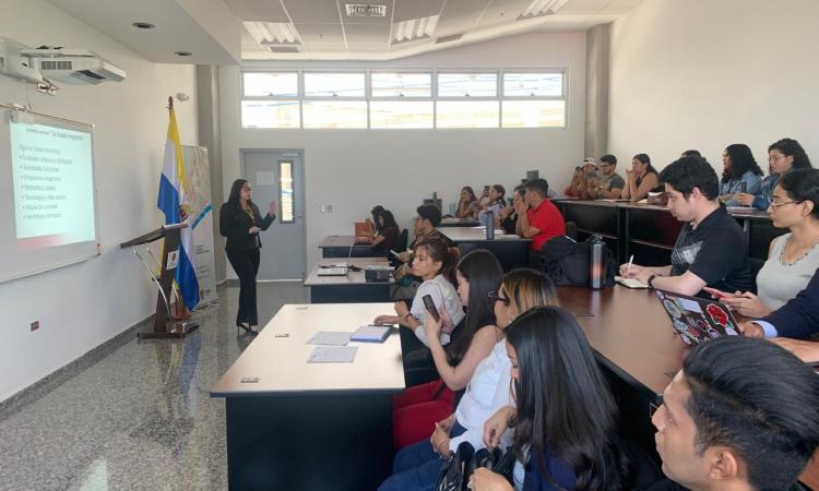 UNAH impulsa el arte de narrar con brevedad mediante taller de microrrelato "La ciudad imaginaria"