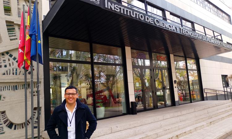 Egresado de la UNAH culmina maestría y doctorado en Chile y regresa para aportar al desarrollo científico de Honduras