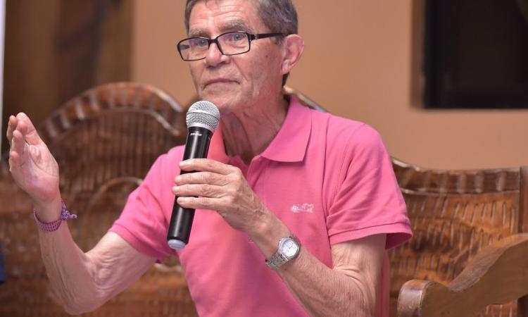 Académico Atanasio Herranz: La IA china propugna unir tres idiomas para tener hegemonía tecnológica 