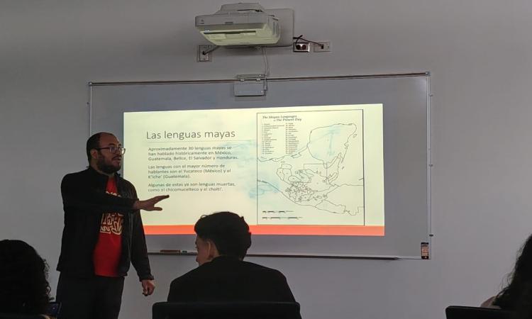 Carrera de Historia fortalece la formación académica con seminario sobre epigrafía maya