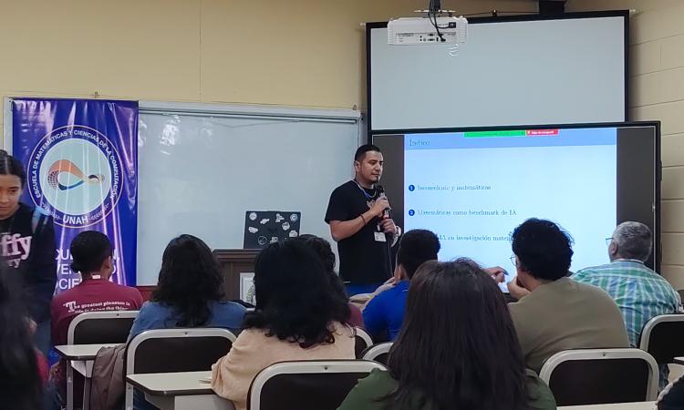 Experto salvadoreño expone avances de la inteligencia artificial en la investigación matemática