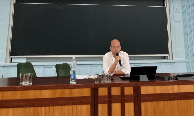 Investigación de estudiante de Historia llega a conferencia internacional en Praga