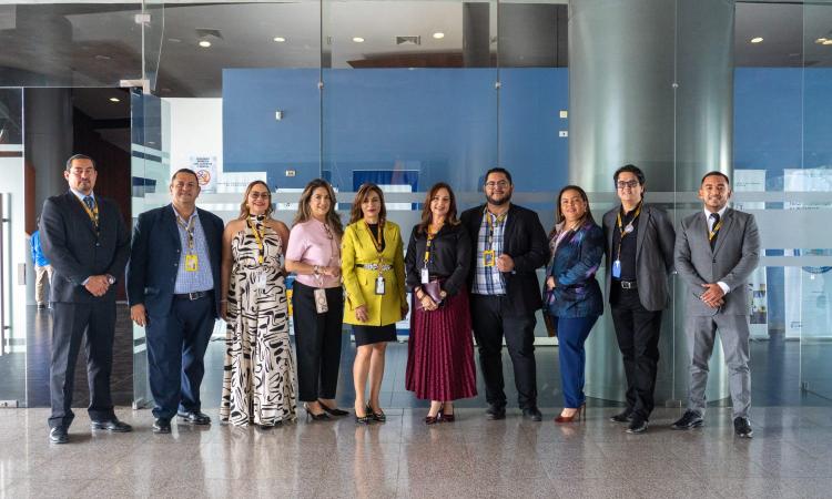 Administración y Generación de Empresas, primera carrera de la FCEAC con doble acreditación internacional