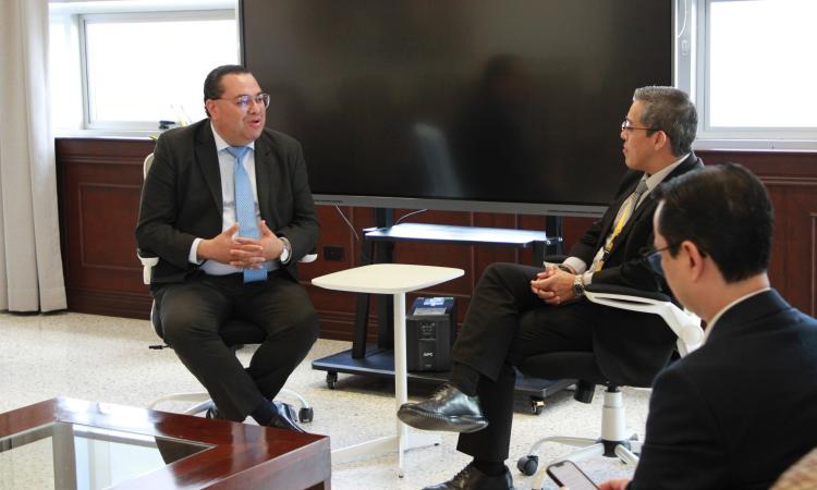 UNAH impulsa alianza con universidad digital líder de México