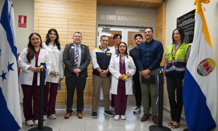 Inauguran remodelación del emblemático Auditorio Jorge Haddad Quiñónez de la FCM 