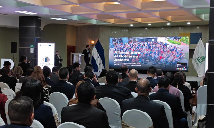 UNAH presente en el acuerdo de Honduras con la Alianza para el Gobierno Abierto