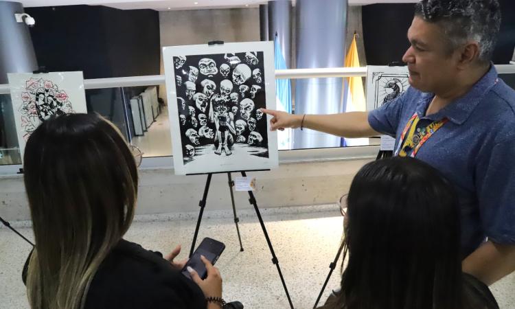 Exposición en el Alma Máter fusiona pintura, fotografía y grabado para demostrar que el arte centroamericano trasciende lienzos y fronteras