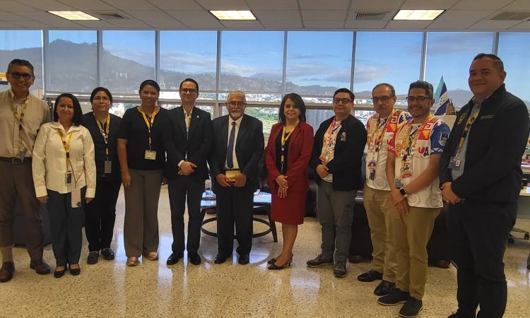 Secretario General de la UDUALC comparte experiencias sobre educación superior con autoridades de la UNAH
