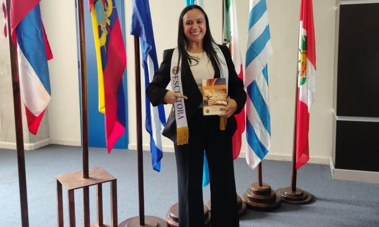 Docente de la UNAH publica capítulo en libro internacional sobre humanización de la enfermería