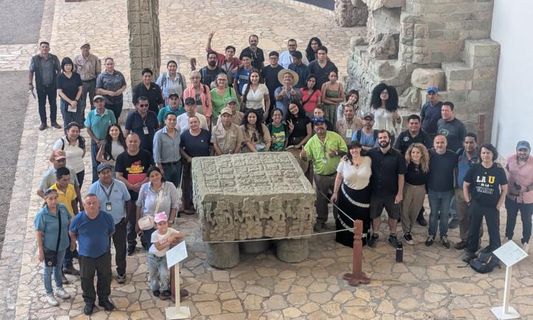 Estudiantes de la UNAH leen en las piedras de Copán la historia de los mayas