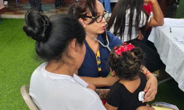 UNAH realiza brigada de salud integral en la Penitenciaría Nacional Femenina de Adaptación Social