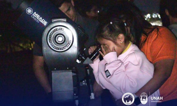 Faces-UNAH promueve la astronomía con jornada de observación de la Luna
