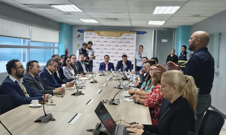 UNAH garantiza continuidad de transporte estudiantil gratuito
