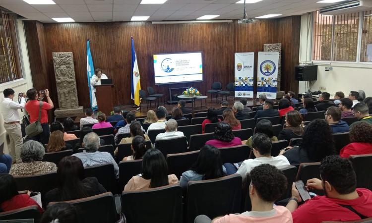 UNAH fortaleció vínculos con graduados de posgrados en Ciencias Sociales