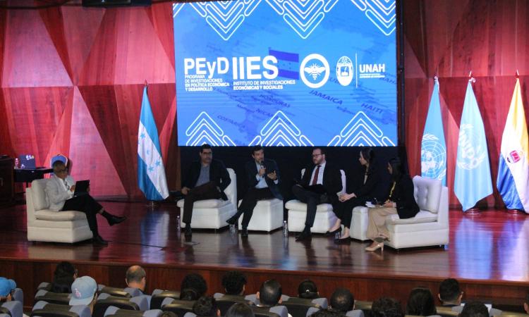 UNAH impulsa diálogo multiactor para construir una política industrial que transforme la economía hondureña