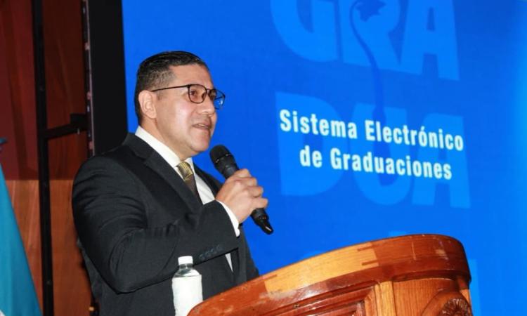 UNAH digitaliza y simplifica trámites de graduación