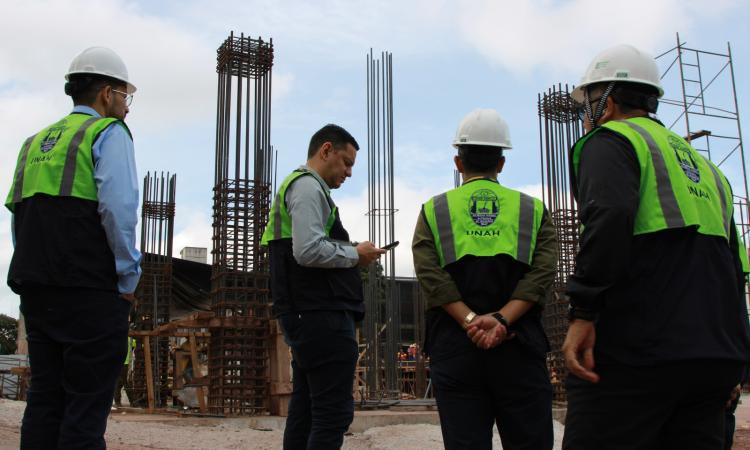 Autoridades supervisan construcción del edificio Lucem Aspicio, el cual tiene tiene un avance del 34% 