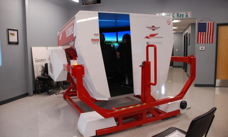 UNAH adquiere simulador de vuelo de última generación 