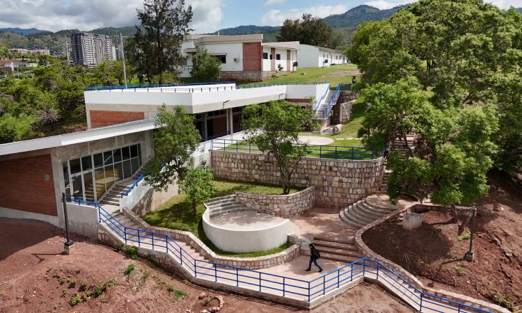 UNAH culmina construcción de su moderno Edificio de Ciencias Aeronáuticas
