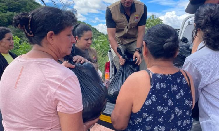 Asebep-UNAH dona víveres a 60 familias capitalinas de escasos recursos